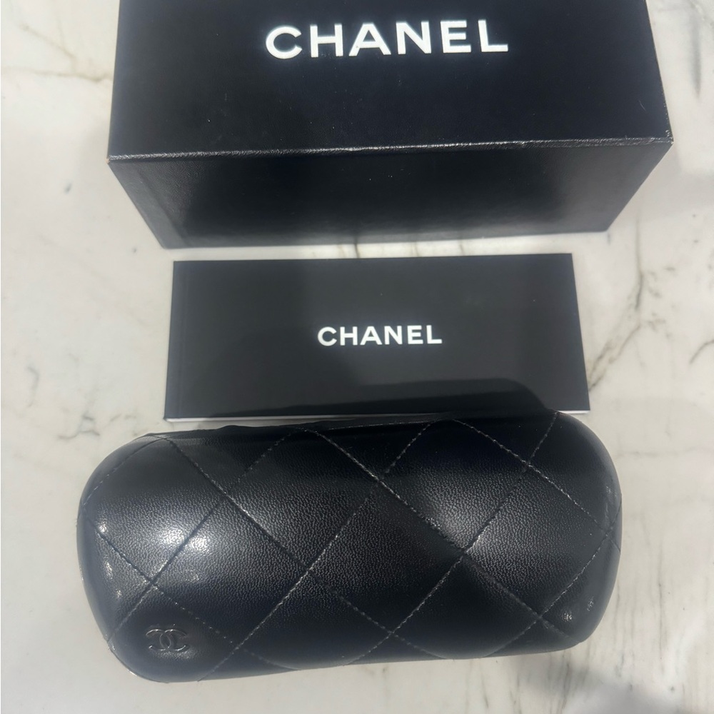 Chanel sunglasses, worn twice on our honeymoon 🙈 - Picture 4 of 8